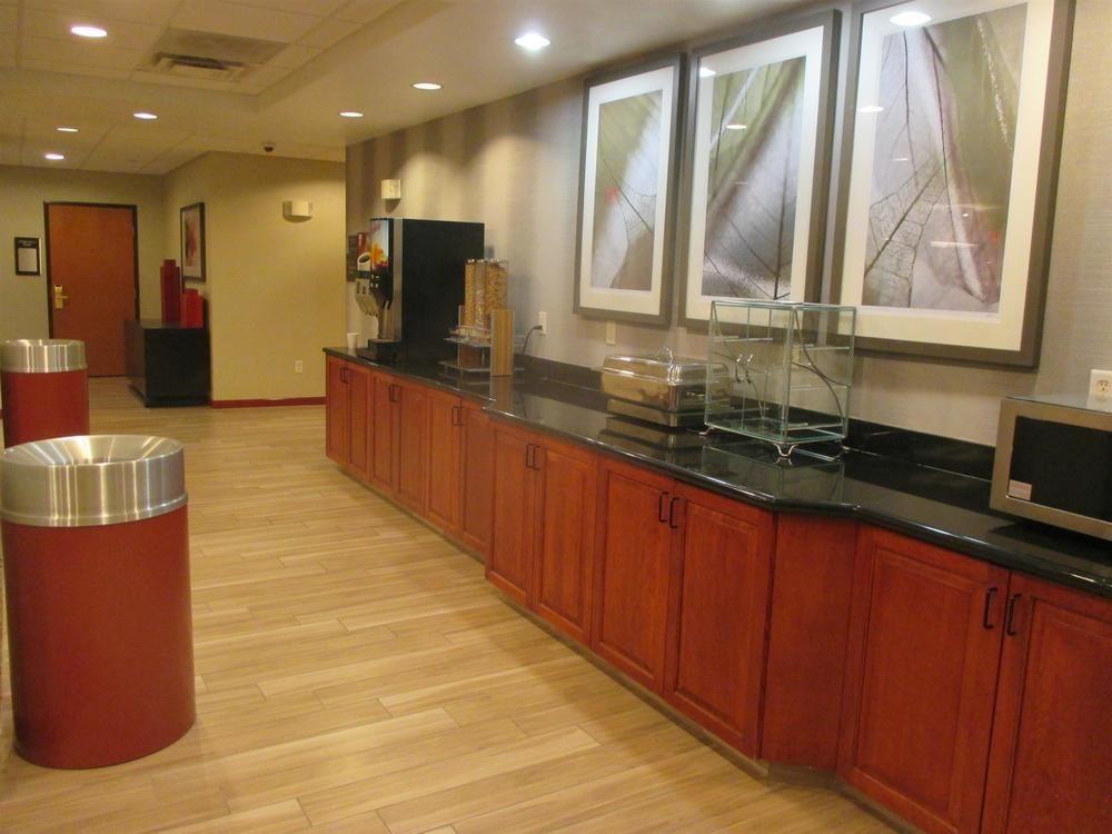 Holiday Inn Express & Suites Cedar Falls - Waterloo By Ihg 外观 照片