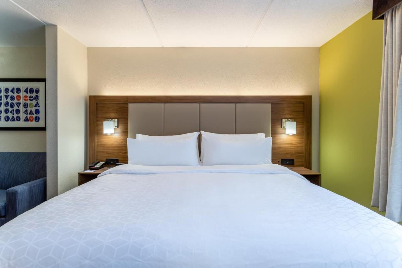 Holiday Inn Express & Suites Cedar Falls - Waterloo By Ihg 外观 照片